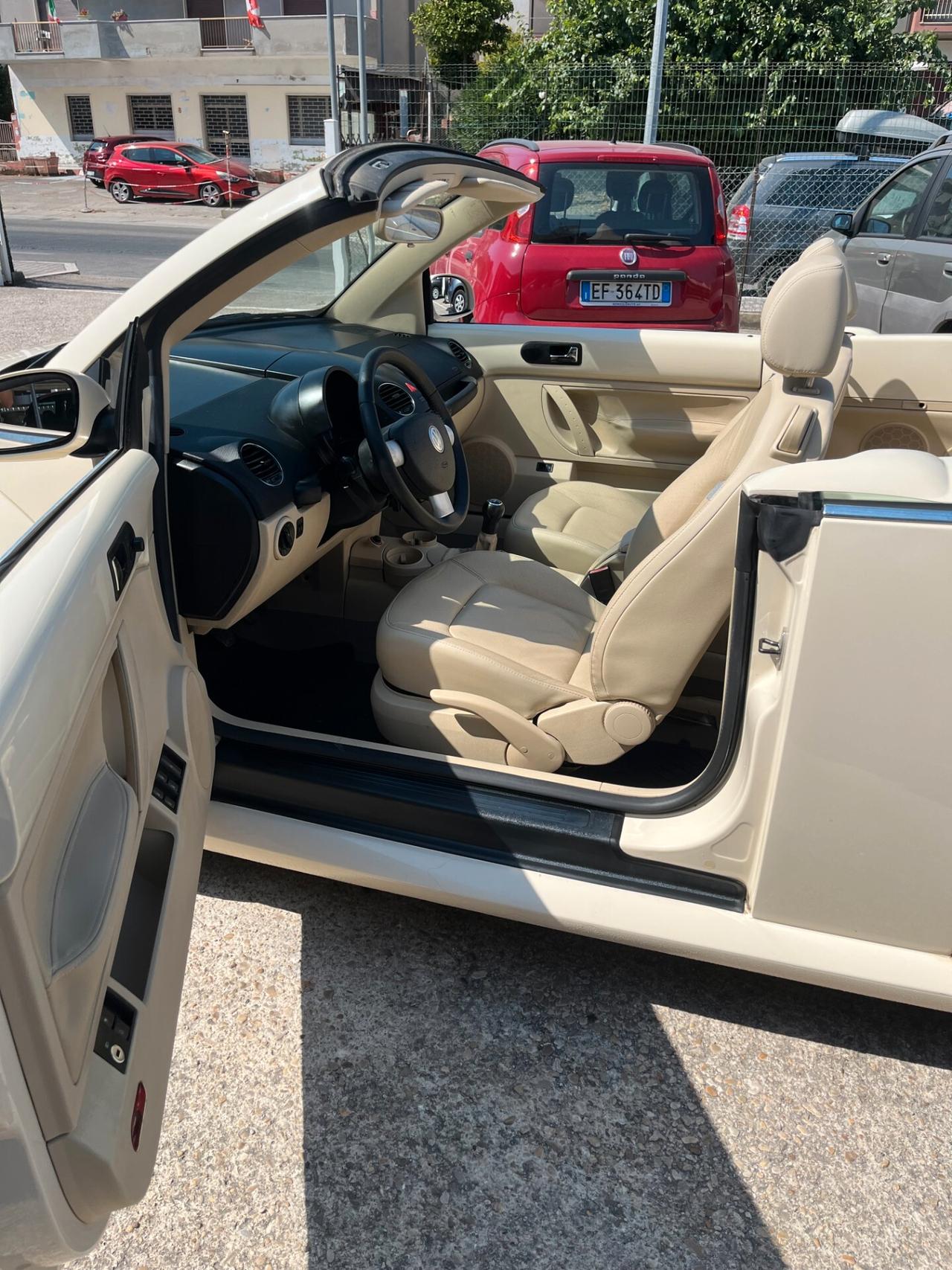 Volkswagen New Beetle 1.6 Cabrio