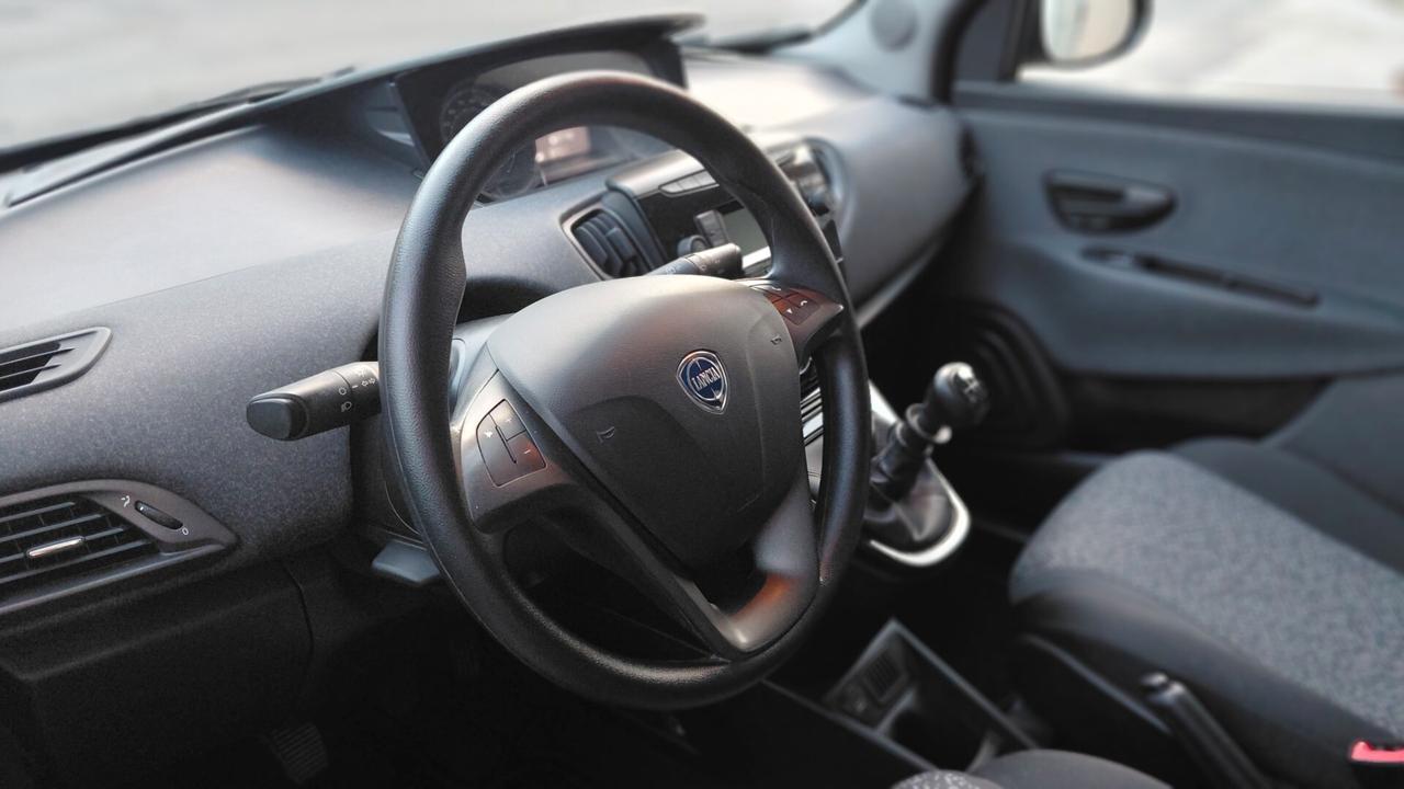 Lancia Ypsilon 1.0 FireFly 5 porte S&S Hybrid Silver Plus