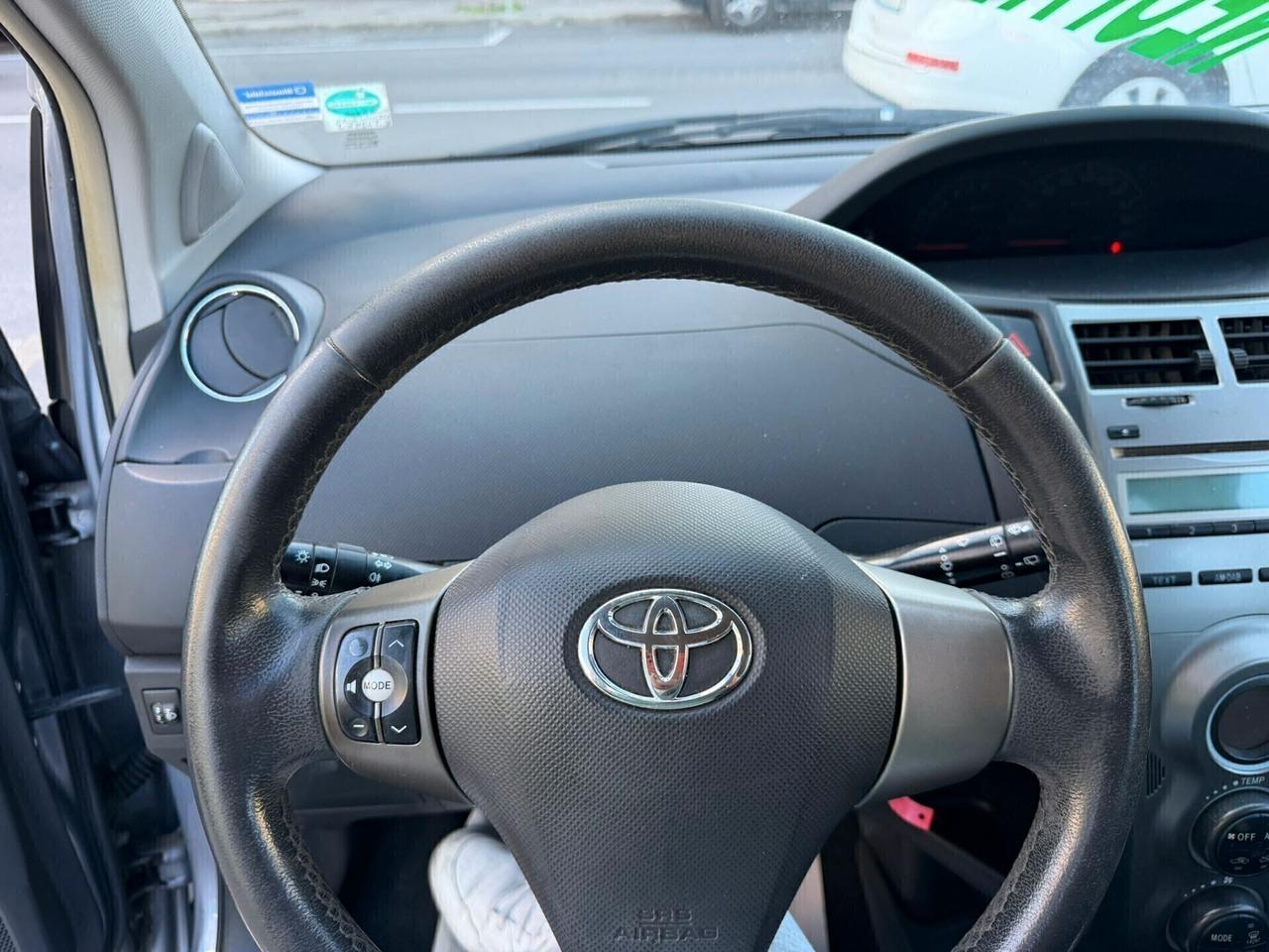 Toyota Yaris 1.0 5 porte Sol - Anno 2011 - Neopatentato