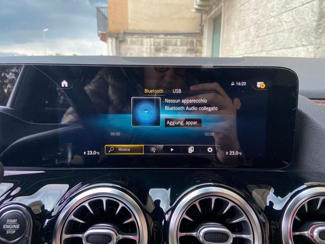MERCEDES-BENZ GLA 200 d Automatic Premium Amg PACK NIGHT