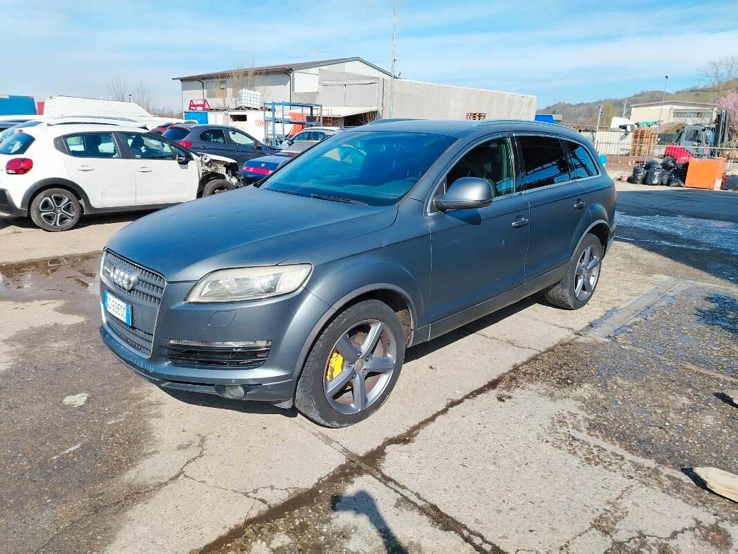 Audi Q7 3.0 V6 tdi quattro tiptronic