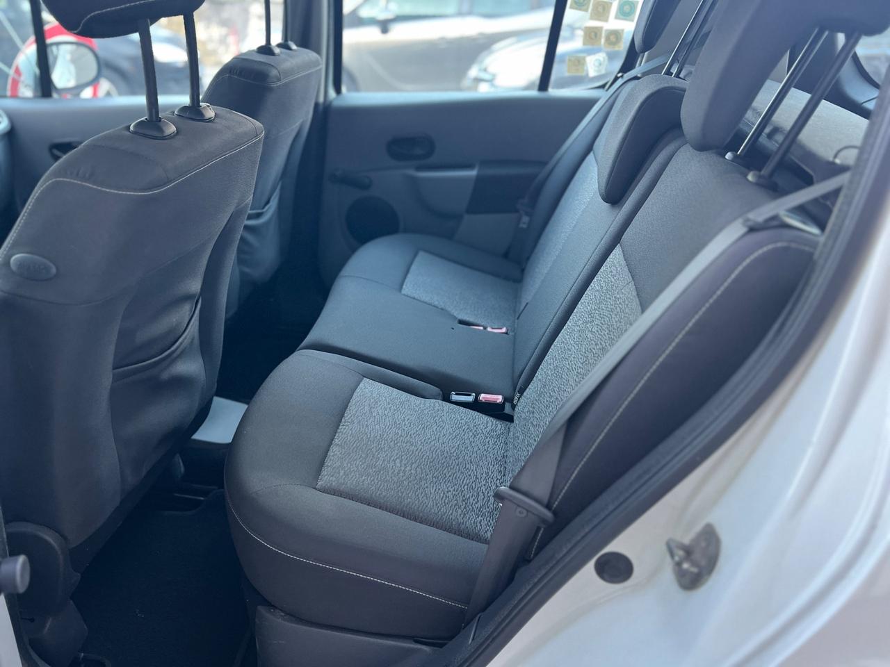 Renault modus 1.5 DIESEL Anno 2012