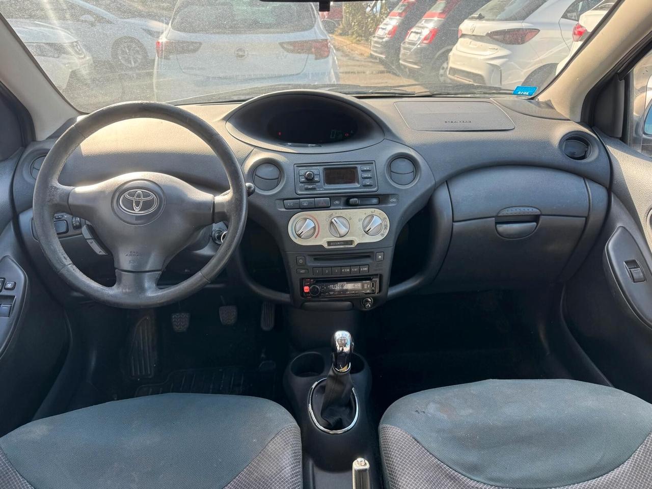 Toyota Yaris 1.0i VETTURA IN BUONE CONDIZIONI