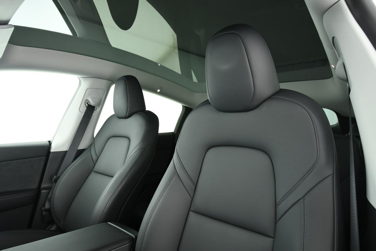 TESLA Model Y Long Range Dual Motor awd + AUTOPYLOT MAX