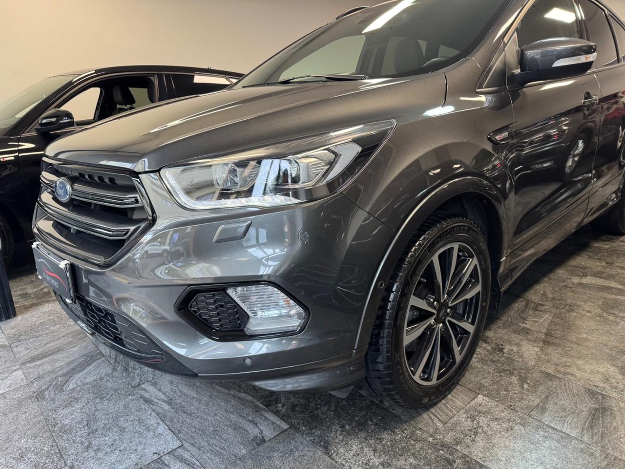 Ford Kuga 2.0 TDCI ST LINE DA VETRINA