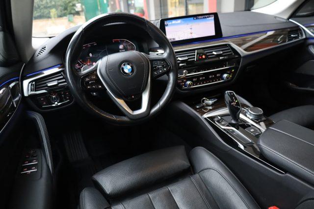 BMW 530 d xDrive 249CV Berlina Live Cockpit HeadUp Tetto