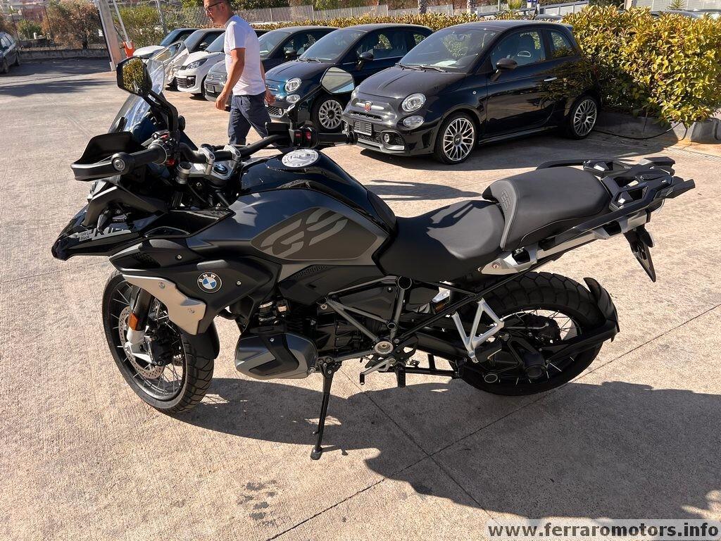 Bmw R 1250 GS triple black solo 2.000 km a 199 euro al mese