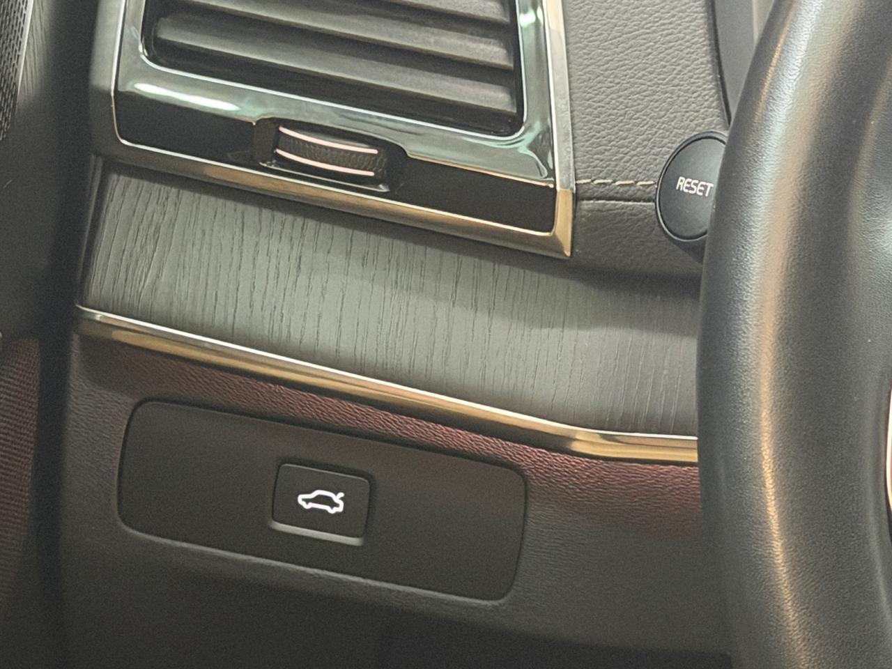 VOLVO XC90 II - XC90 2.0 D5 Momentum awd geartronic