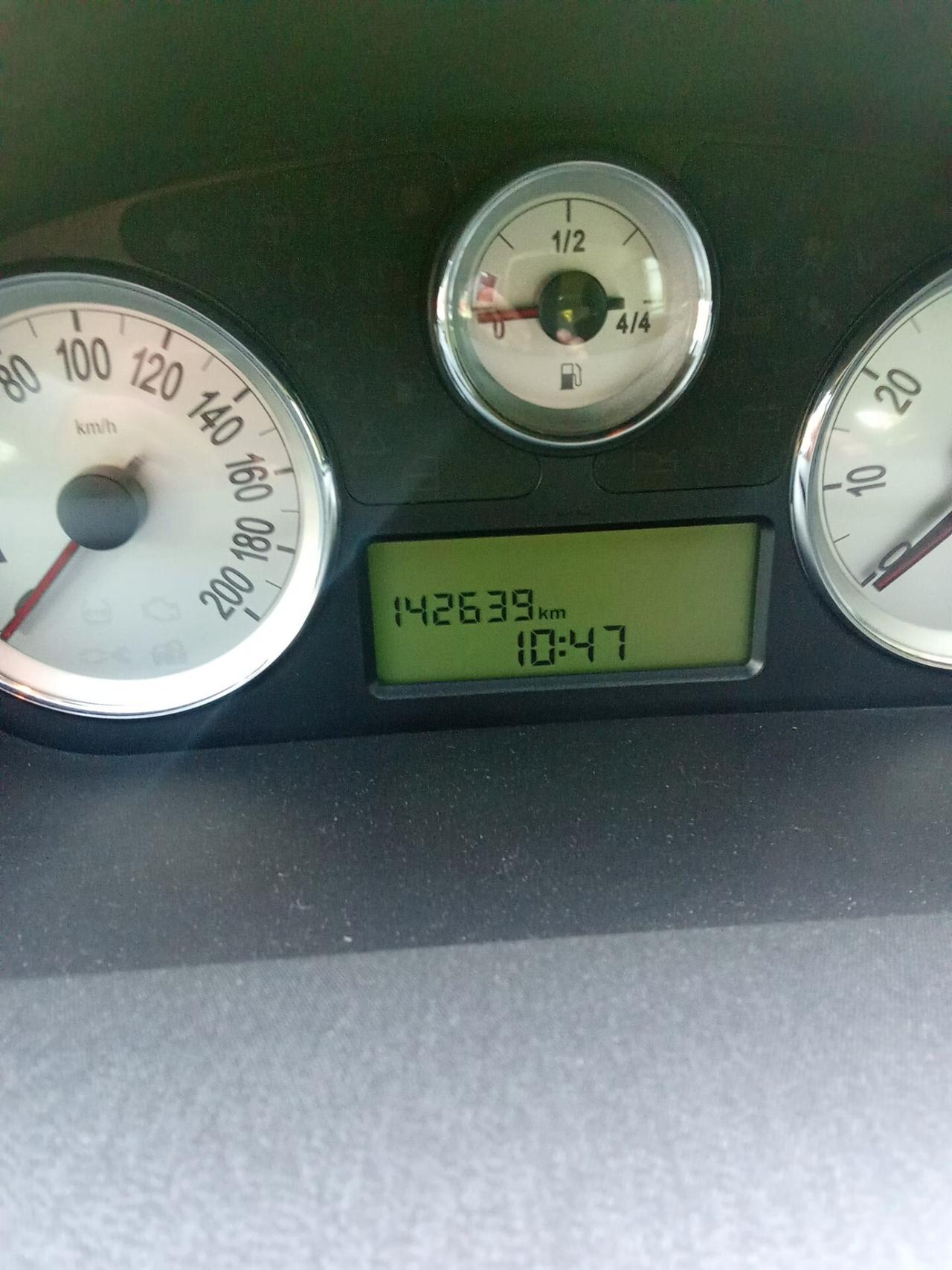 Lancia Ypsilon 1242 oro