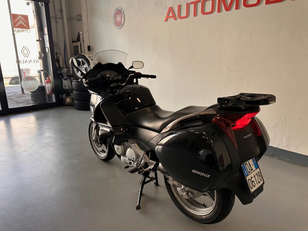 HONDA DEAUVILLE 700