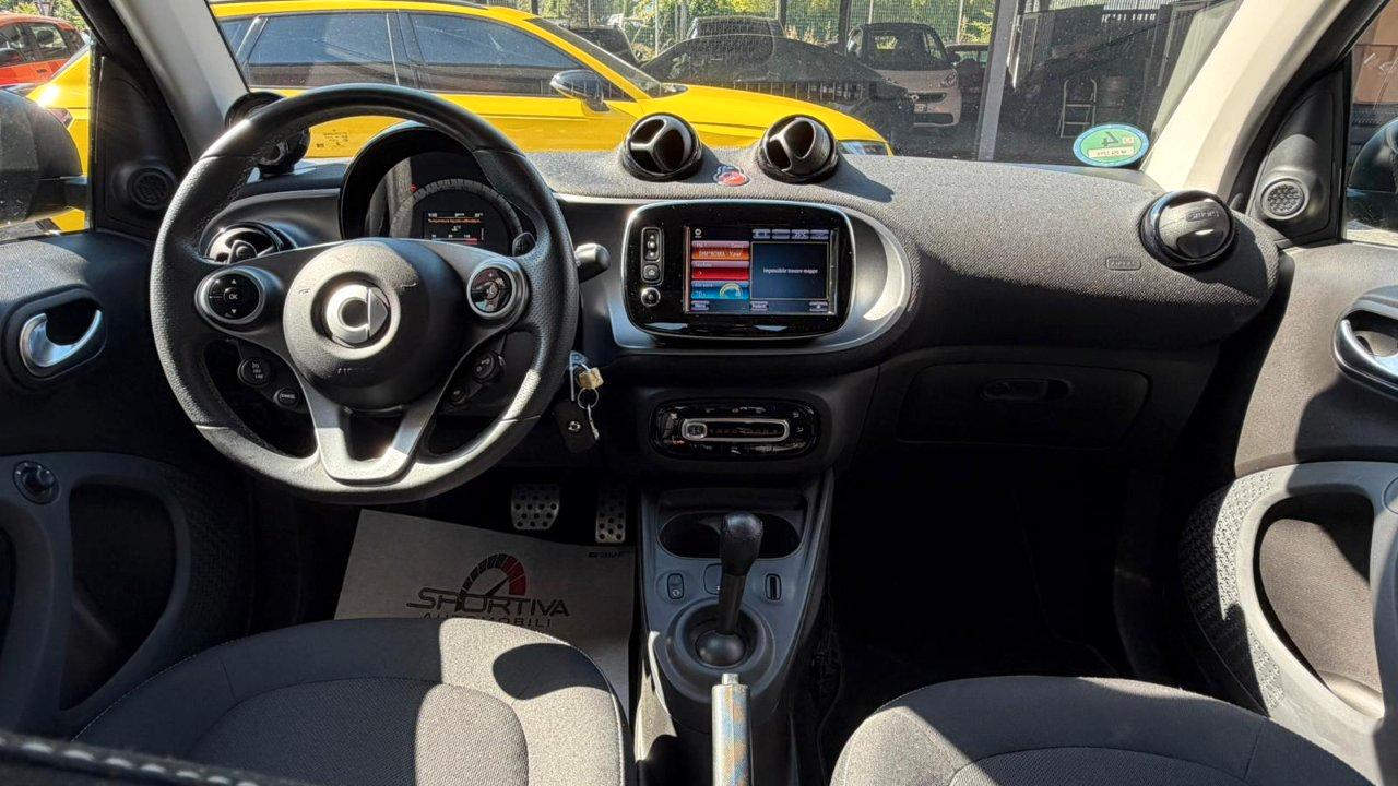 Smart fortwo coupe PROMO 275,00 EURO MENSILI BRABUS STYLE CERCHI 17 LED RETROCAMERA