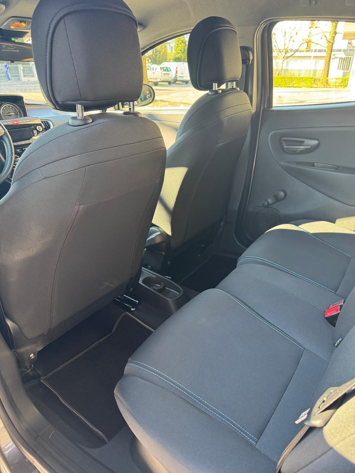 Lancia Ypsilon 1.2 69 CV 5 porte Elefantino