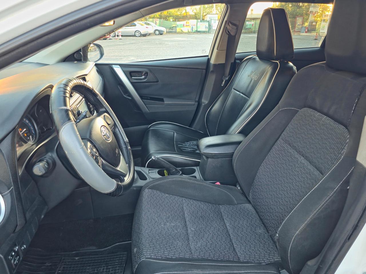 Toyota Auris Touring Sports 1.8 Hybrid Lounge E5B Automatico NEO 2015