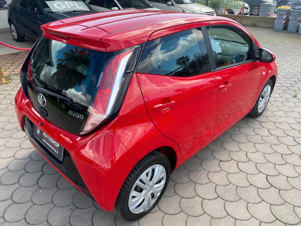 TOYOTA - Aygo - 1.0 VVT-i 69 CV x-play - UNIPRO. -