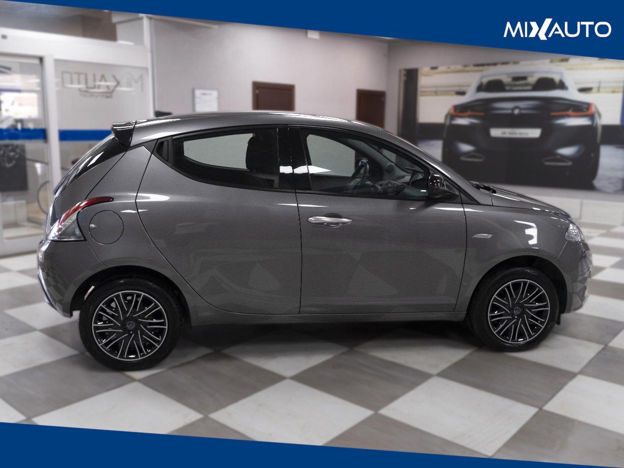 Lancia Ypsilon 1.0 Firefly Hybrid Silver 70CV 5 Porte