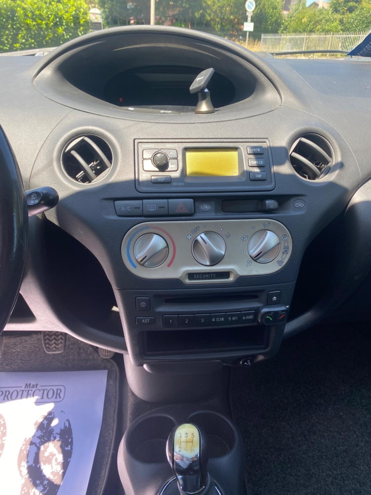 Toyota Yaris 1.0i 16V cat 3 porte Sol Blue