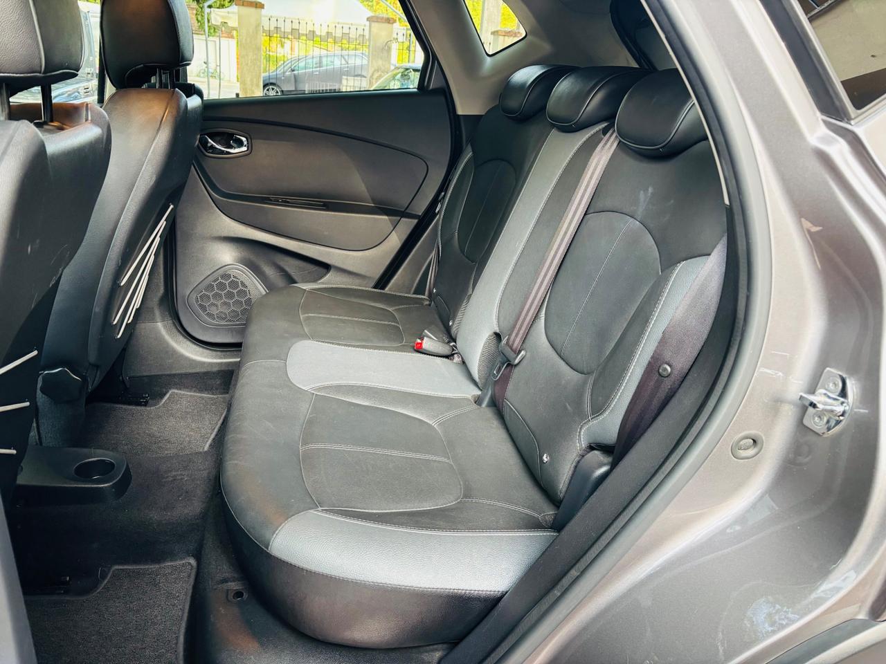 RENAULT Captur dCi 8V 90 CV EDC Initiale Paris