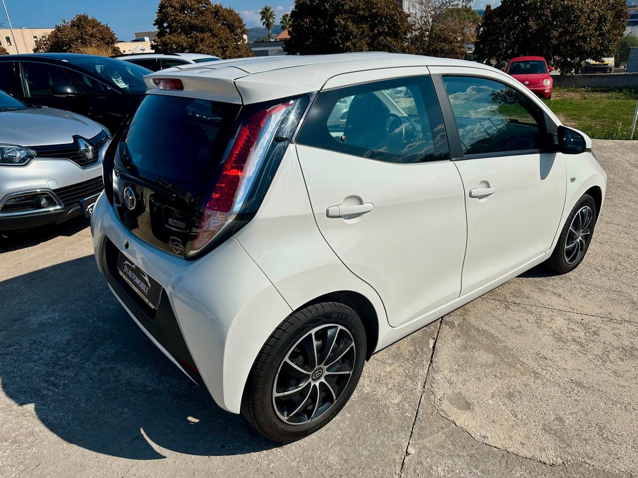Toyota Aygo 1.0 VVT-i 69 CV 5 porte x-play