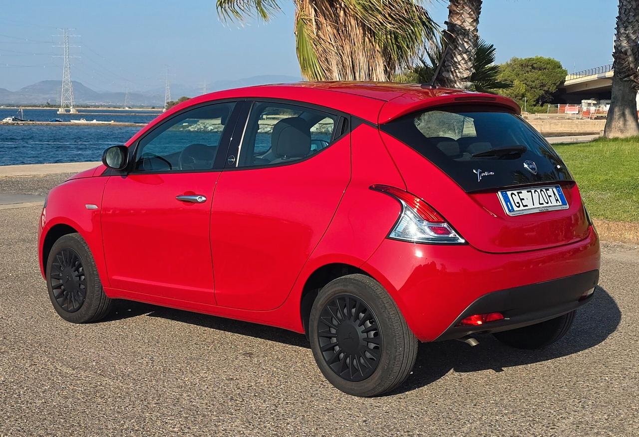 Lancia Ypsilon 1.0 FireFly 5 porte S&S Hybrid Ecochic Silver