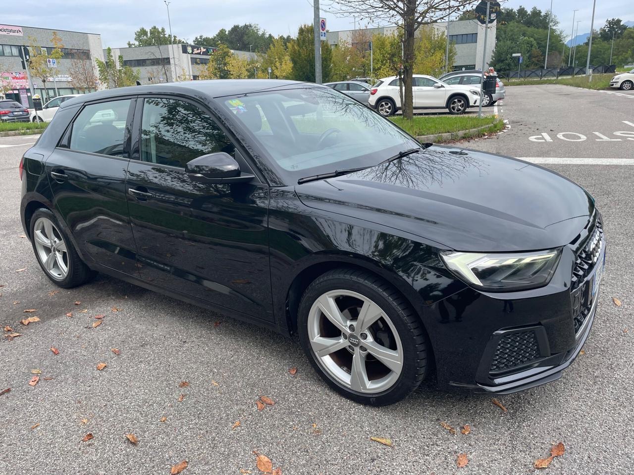 Audi A1 SPB*Neopatentati*Cerchi*Car play*
