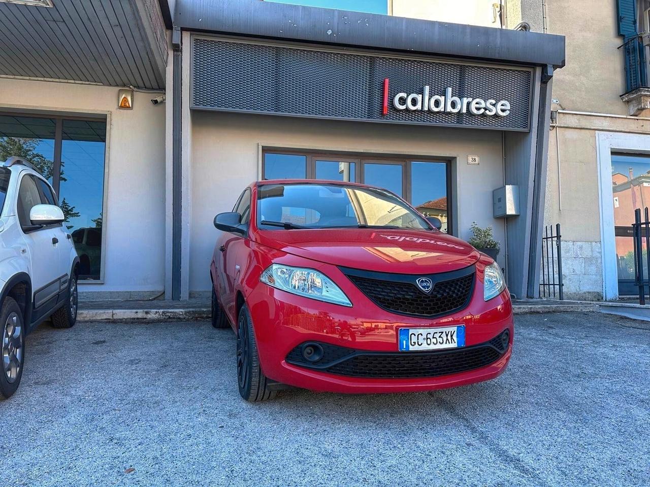 Lancia Ypsilon 1.0 Hybrid Ecochic Silver 70 CV