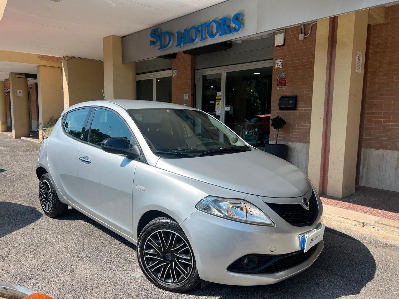 Lancia Ypsilon 5 Porte Ypsilon 1.0 firefly hybrid Silver s&s 70cv *Promo SD 2026*