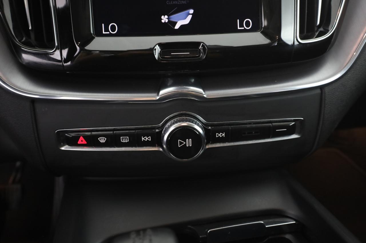 VOLVO XC60 (2017--->) XC60 D4-B4 AWD Geartronic Business