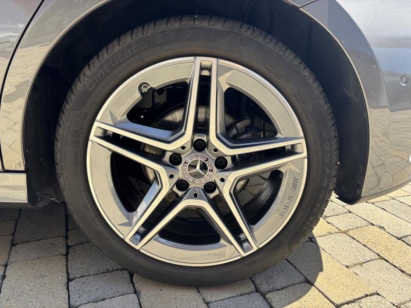 Mercedes A 180 AMG Line Premium DCT LED-NAVI-18"