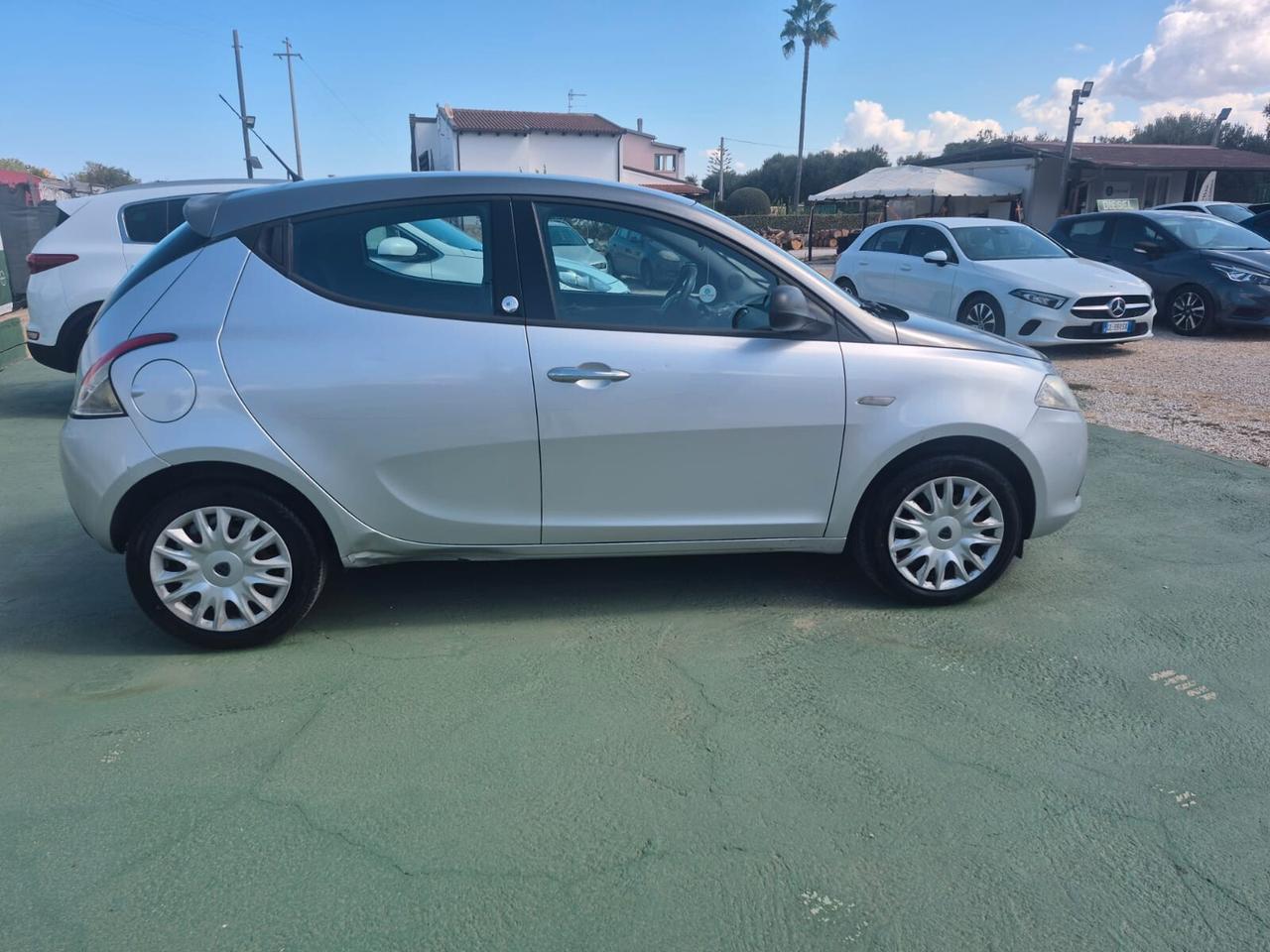 Lancia Ypsilon 1.2 69 CV 5 porte GPL Ecochic Silver
