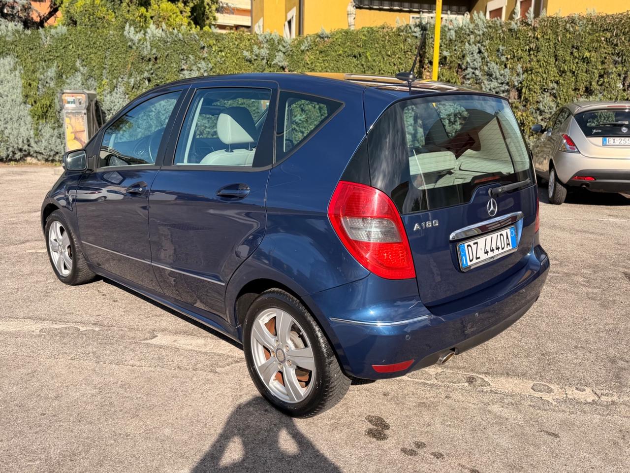 MERCEDES A180 automatico benzina neopatentati