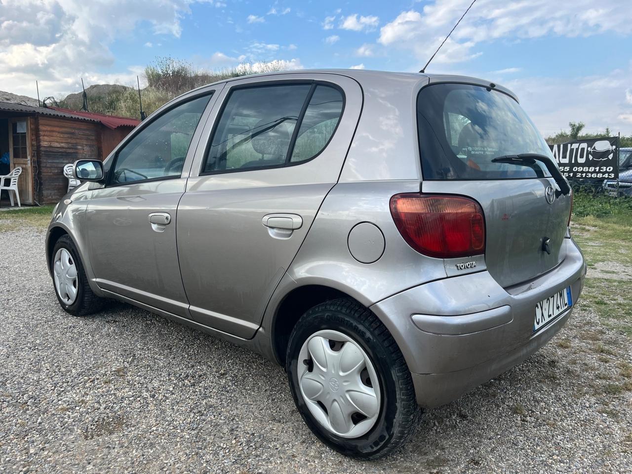Toyota Yaris 1.0i 16V cat 5 porte Sol