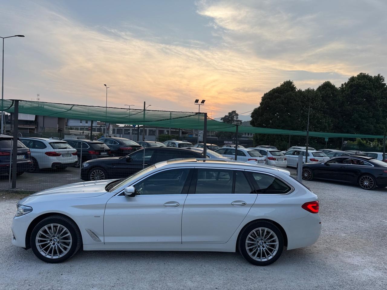 Bmw 520 520d xDrive Touring Luxury Full Tettto Pelle Navi