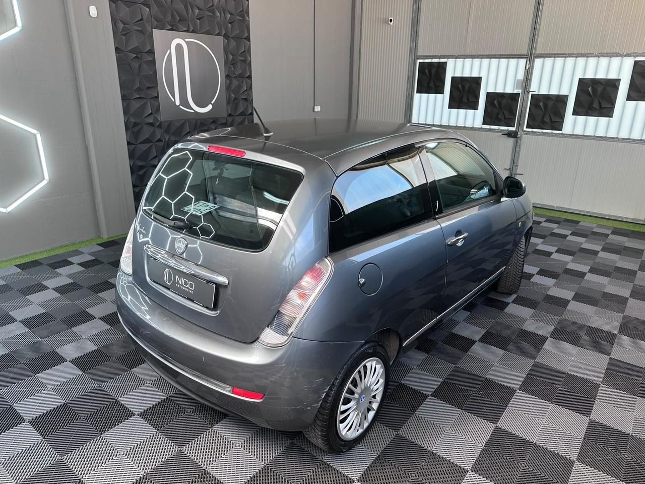 Lancia Ypsilon 1.2 69 CV Platino