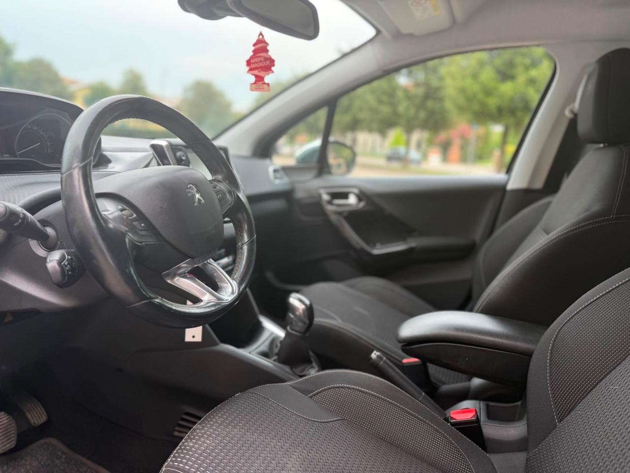 Peugeot 208 PureTech 82 5 porte Allure