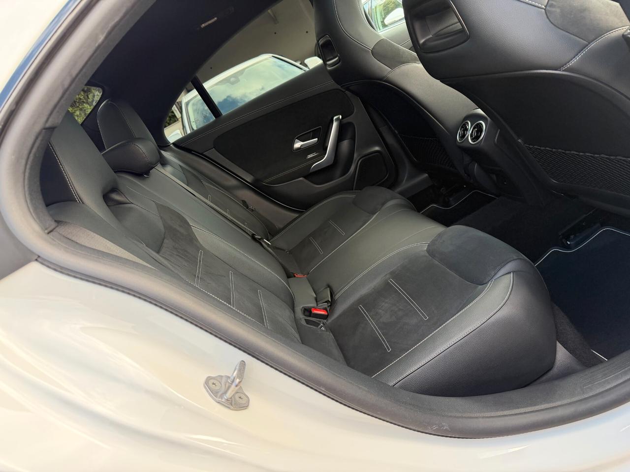 Mercedes-benz CLA 200 D 150 cv. Automatic NIGHT EDITION (Full optional)