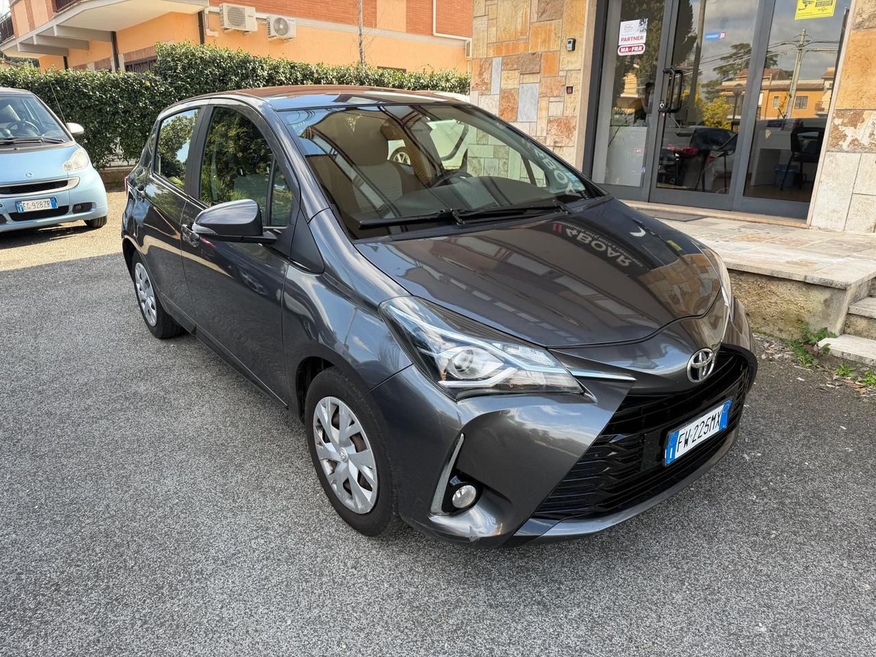 Toyota Yaris 1.0 72 CV 5 porte Lounge