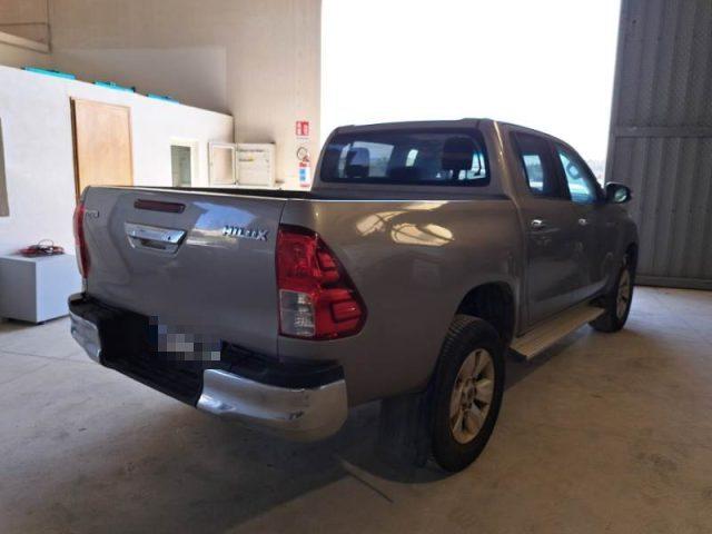 TOYOTA Hilux 2.4 D-4D 4WD 4 porte Double Cab Lounge