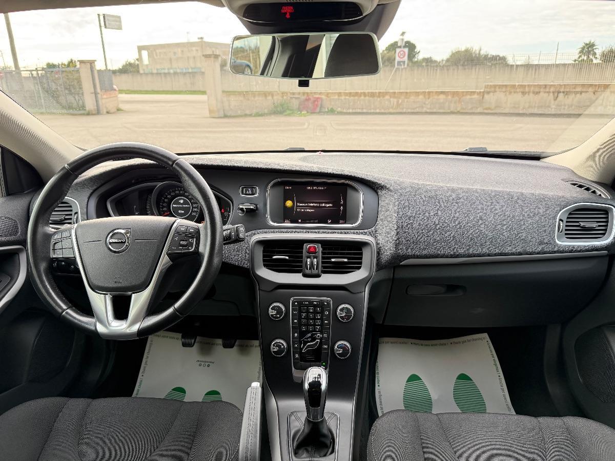 VOLVO - V40 - D2 Business