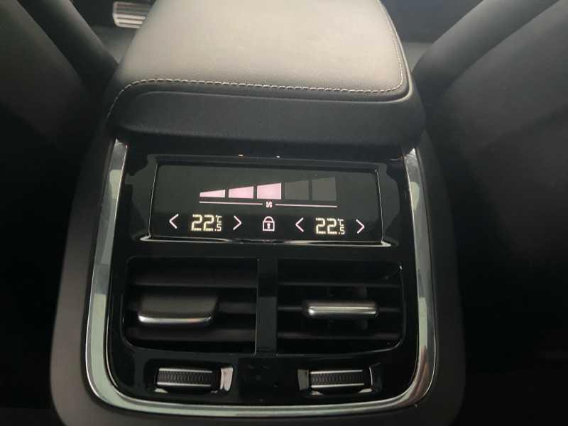 VOLVO XC60 2.0 b4 R-DeSiGn AwD AuTo