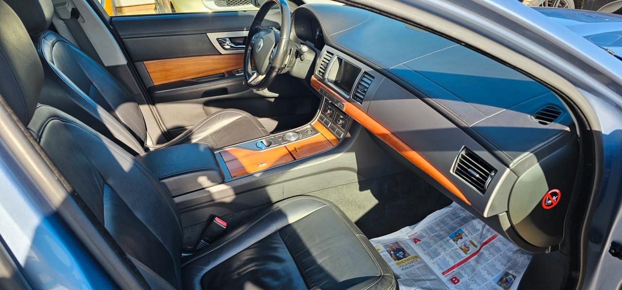 Jaguar XF 2.7D V6 Premium Luxury