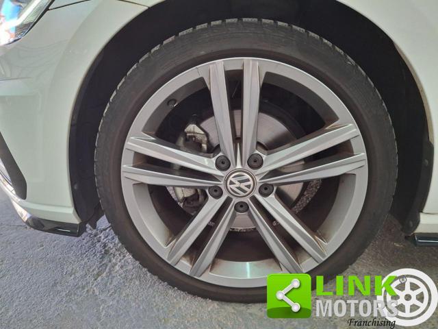 VOLKSWAGEN Golf 1.5 TSI ACT DSG 5p. R-Line GARANZIA INCLUSA