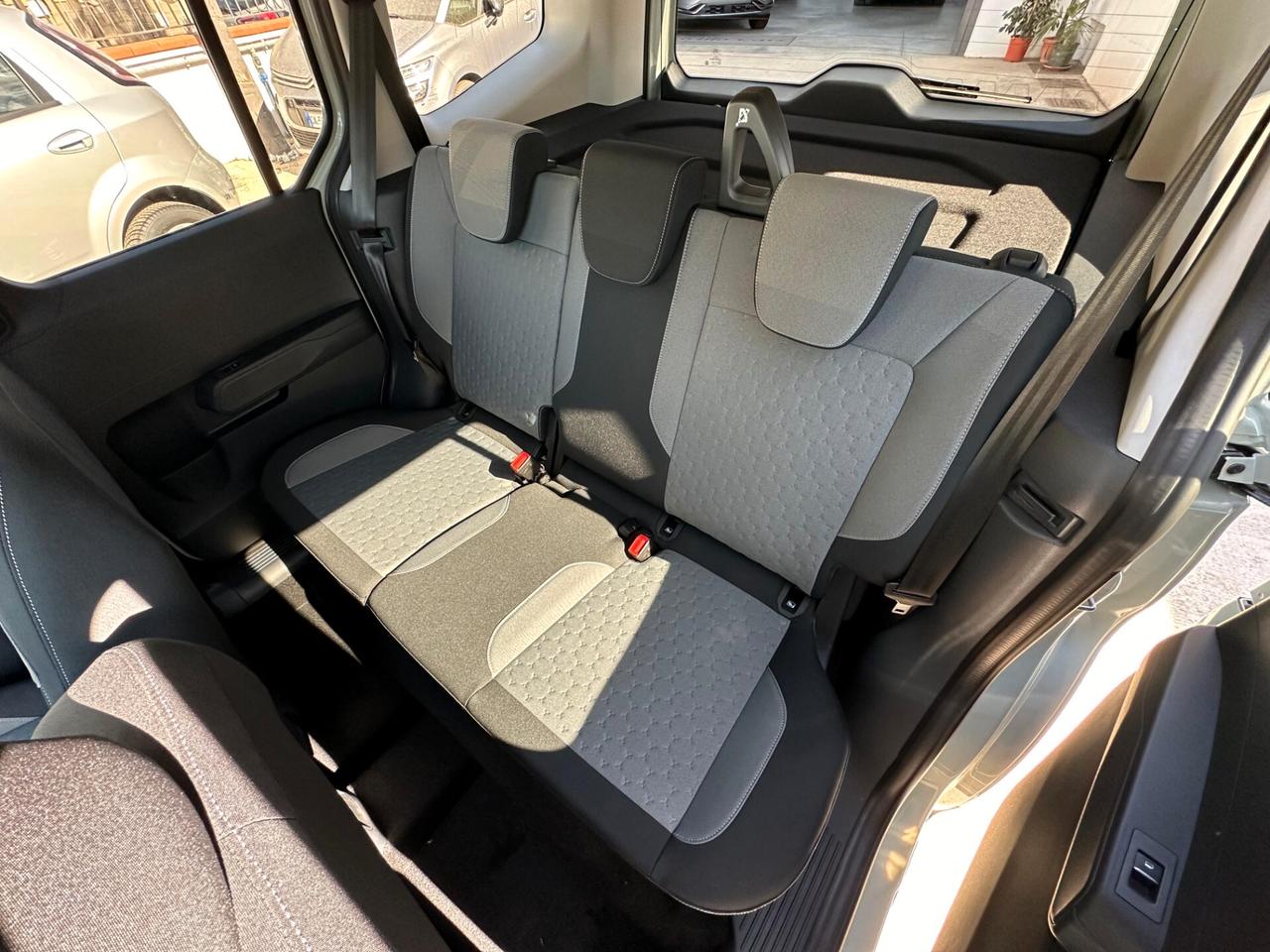 Ford Tourneo Courier 1.0 EcoBoost Titanium