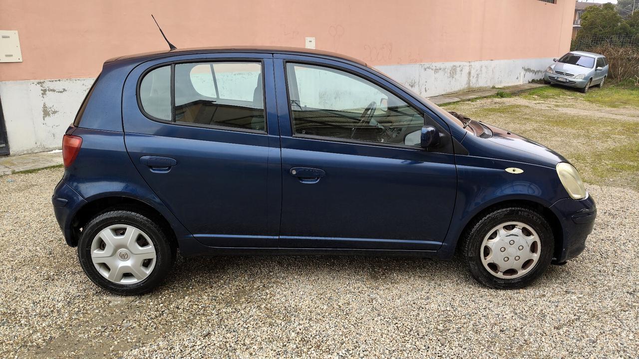 Toyota Yaris 1.3i 16V 5p Sol
