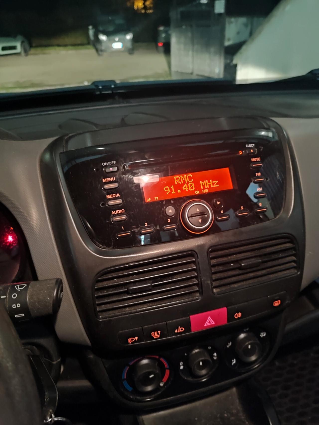 OPEL COMBO 1.4BENZINA 2017 EURO6B PEDANA DISABILI ELETTRICA