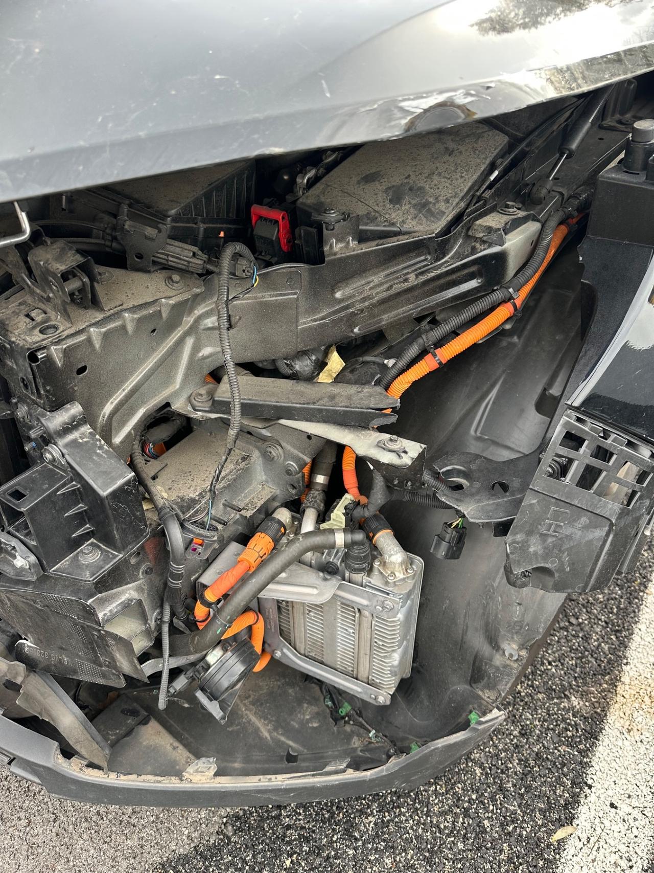 Volvo XC40 T5 Recharge Plug-in Hybrid INCIDENTATA