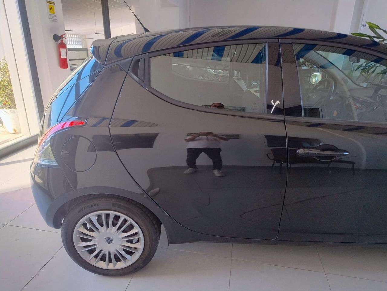 Lancia Ypsilon 1.2 69 CV 5 porte Elefantino