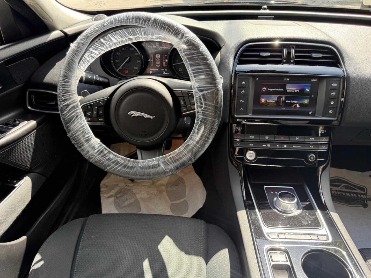 Jaguar XE 2.0 D Turbo aut. Pure