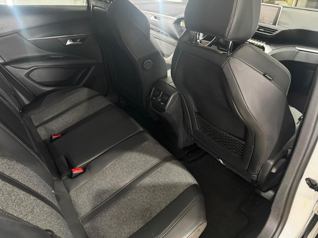 Peugeot 3008 BlueHDi 120 S&S Allure