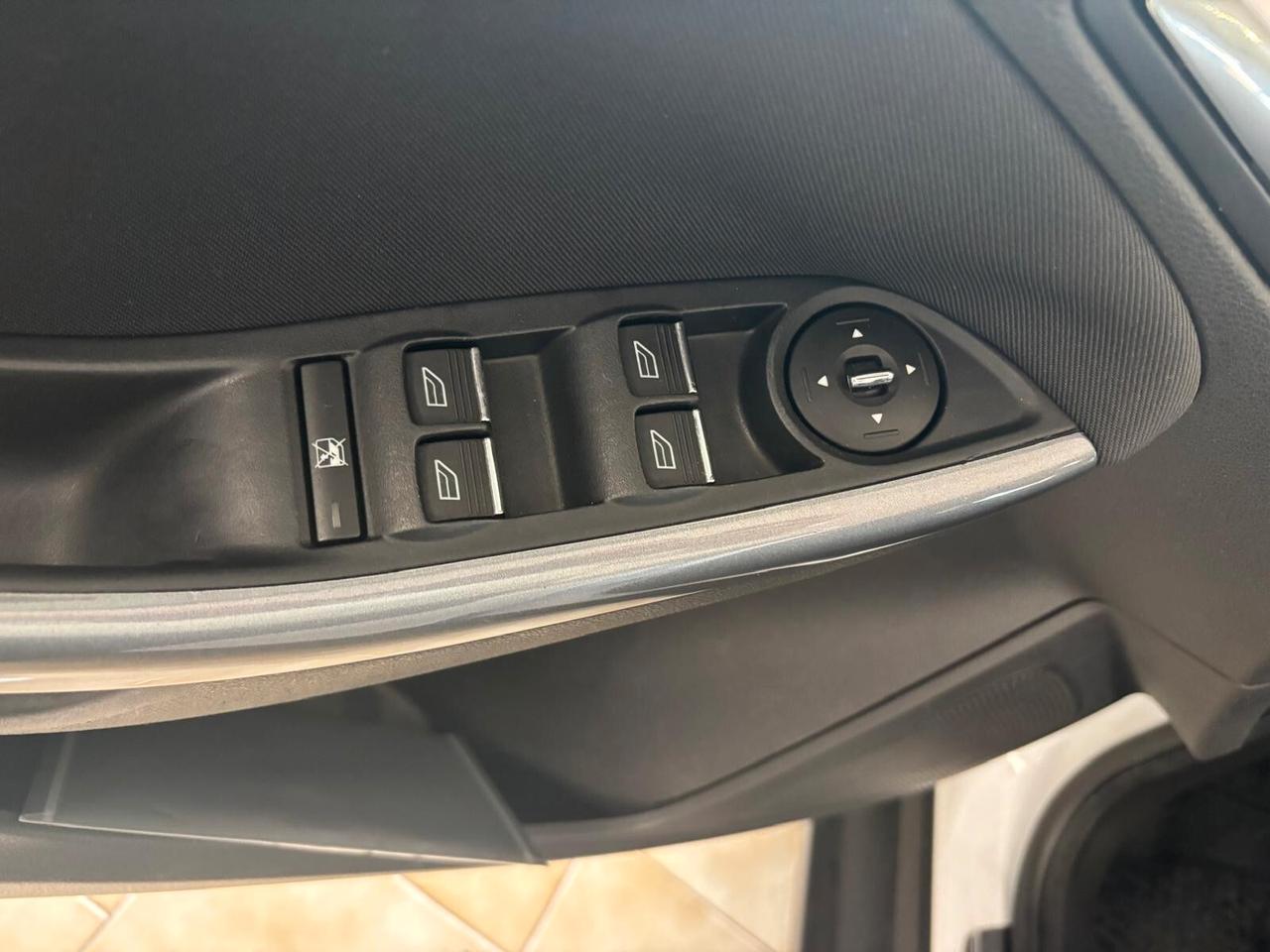 FORD FOCUS ANNO 2011 DS 1.6 ADATTA NEOPATENTATI KM 90 mila