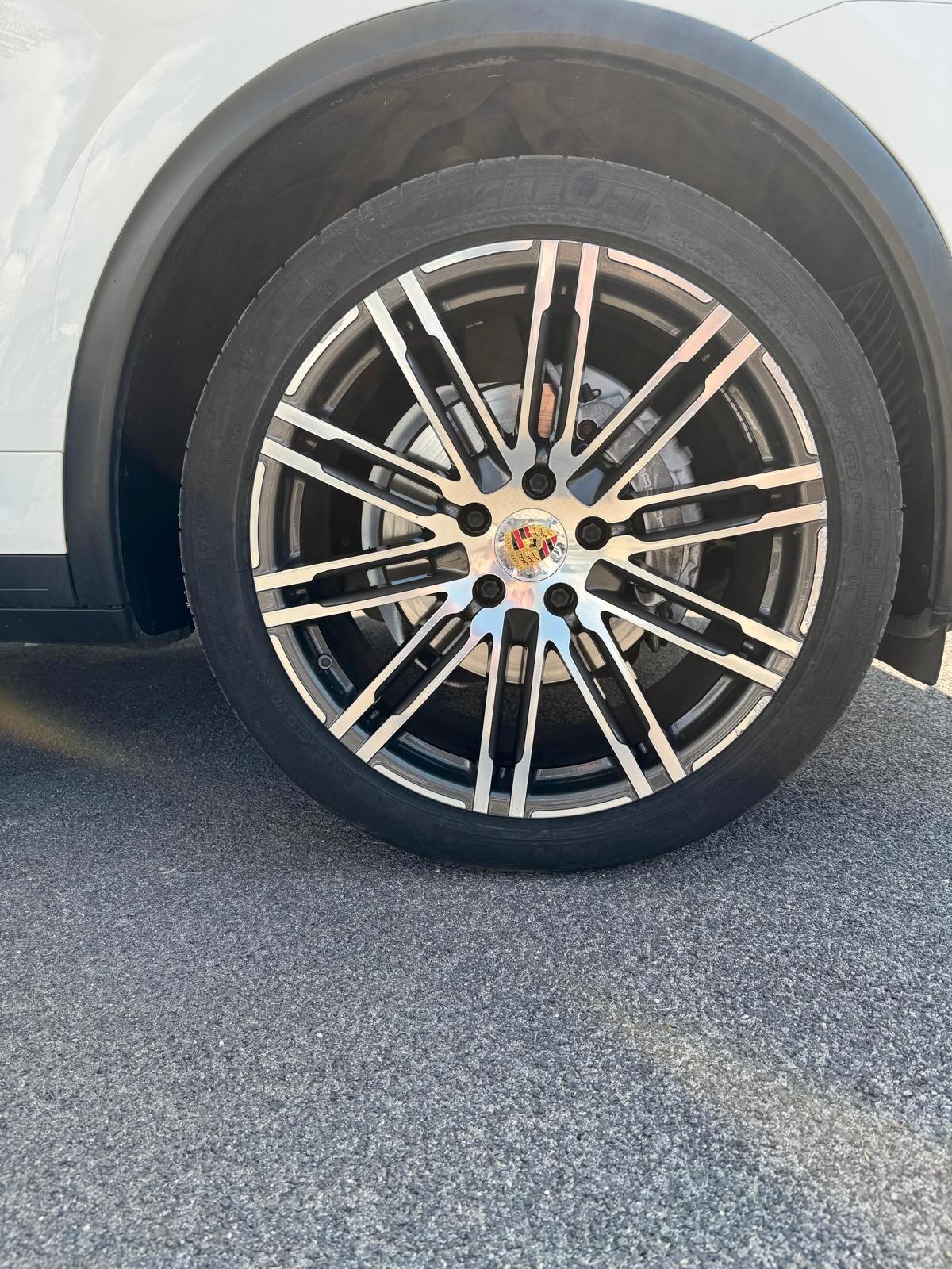 Porsche Cayenne 3.0 Diesel v6 - full optional!!!